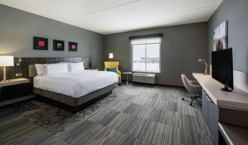 Hilton Garden Inn Winnipeg South Room Type - 1 KING BED DELUXE