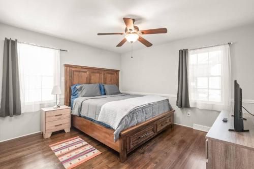 Spotless 4BR near CLT Uptown, Fast Wi-Fi in Charlotte, USA