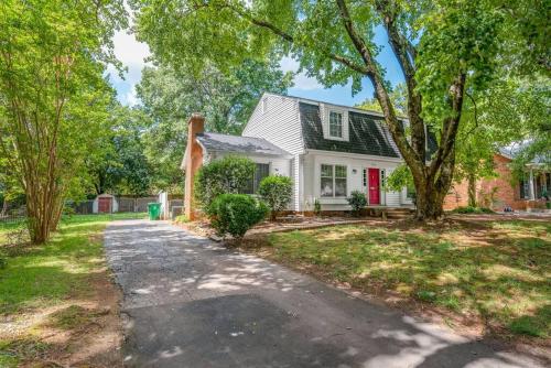 Spotless 4BR near CLT Uptown, Fast Wi-Fi in Charlotte, USA