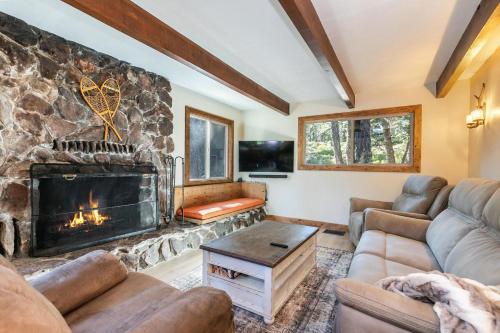 Brand New 3BDR Cabin 4 Min to Ski Resort and Beach in Chambers Lodge (CA)