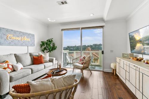 2br Condo - Sleeps 6 - Garage - Wifi Laguna in Laguna Niguel, USA