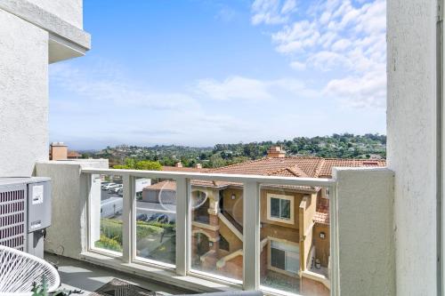 2br Condo - Sleeps 6 - Garage - Wifi Laguna in Laguna Niguel, USA