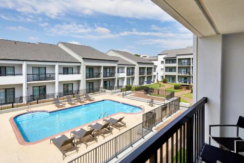 Courtyard by Marriott Memphis Airport - image 7