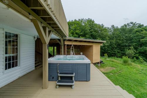 Pezsgőfürdő, Le chaga (#CITQ 297627) in Ste Brigitte De Laval (QC)