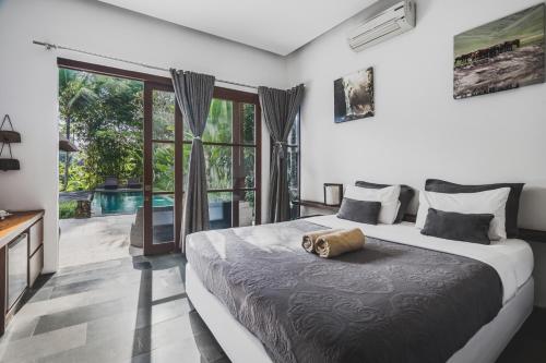 Three-Bedroom Villa with Private Pool image 10
