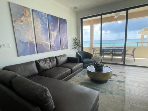 Luxury Ocean front SeaDreams 2 with 7 Mile Beach Views