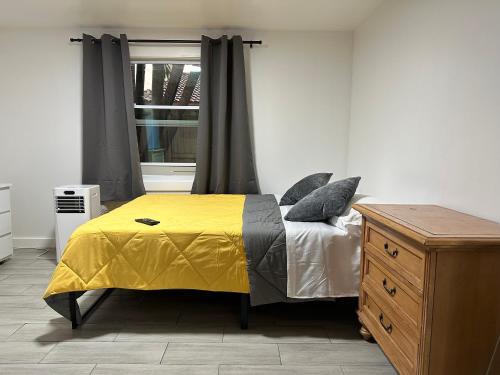 New Relaxing Room with Queen Bed near MIA-FIU-Dolphina Mall in Miami, USA