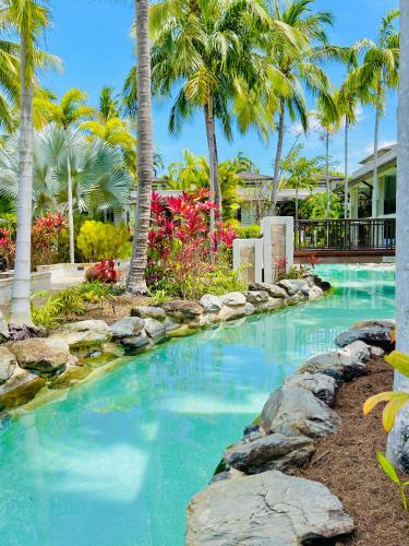 Lagoon Swimout Absolute Pool Front - Slice of Paradise - Sea Temple Pt Douglas