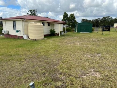 RIVER DOWNS COTTAGE in Clarence Town
