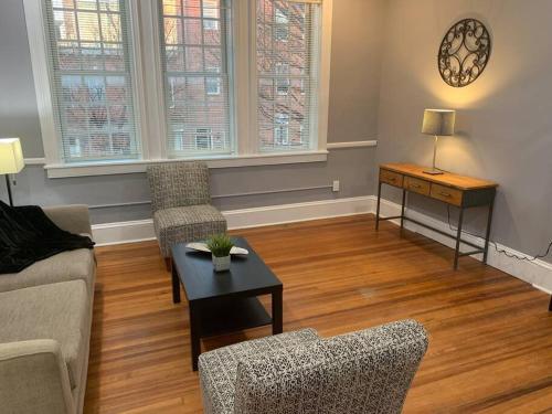 Cozy 2BD/2BA Apartment