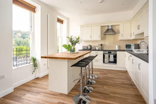 Spacious 2 Bedroom House With Stunning Views in Claverton