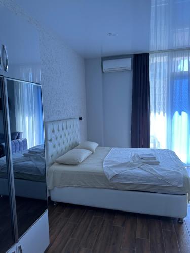 Deluxe Double Room (2 Adults + 1 Child)