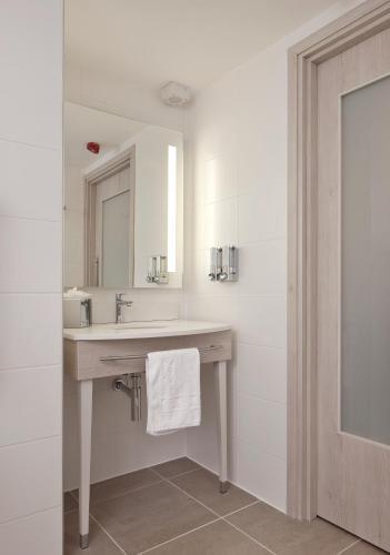 Queen Room - Mobility Access room in Hampton By Hilton Leeds City Centre