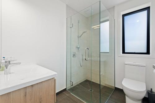 Karearea Views - Wanaka Holiday Home - image 3
