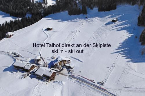 Apparthotel Talhof, Restaurant, Pool und Spa - Accommodation - Oberau