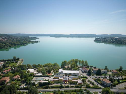  Casa Glam Gavirate - IXIHOME, Unterkunft in Schianno