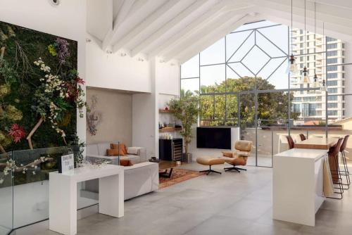 Stunning 4BR Duplex Penthouse by HolyGuest