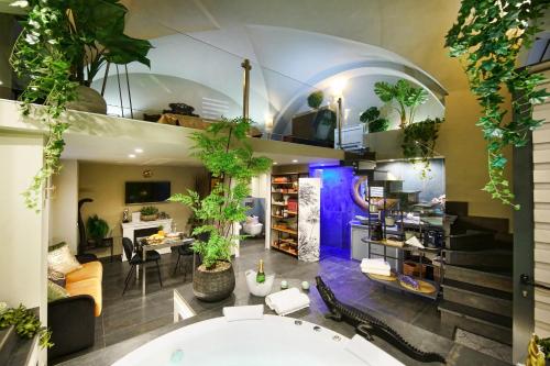 Home dentro il teatro 4