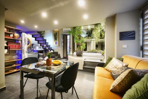 Home dentro il teatro 2