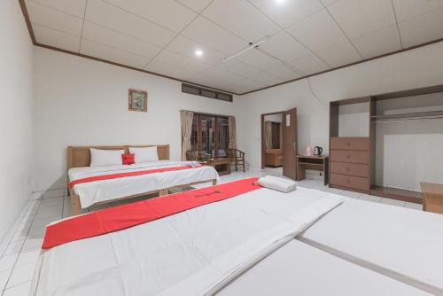 OYO 90596 Hotel Griya Astoeti