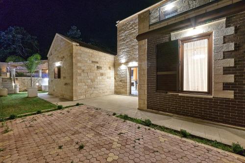 Sunaktis luxury villa in Theriso