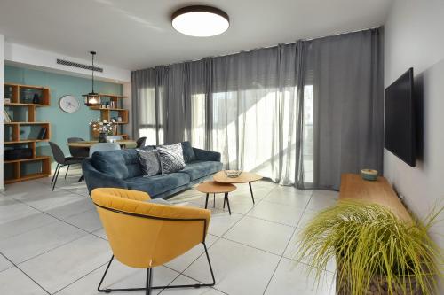 共用ラウンジ/TVエリア, ［Kibbutz Gesher Haziv］アパートメント（130m²）｜ 3ベッドルーム／2バスルーム (Beachfront Sea View Dream Escape) in ナハリヤ