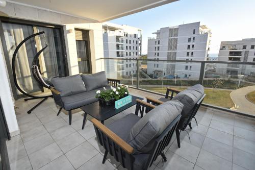 Beachfront Sea View Dream Escape - 3BR with Mamad