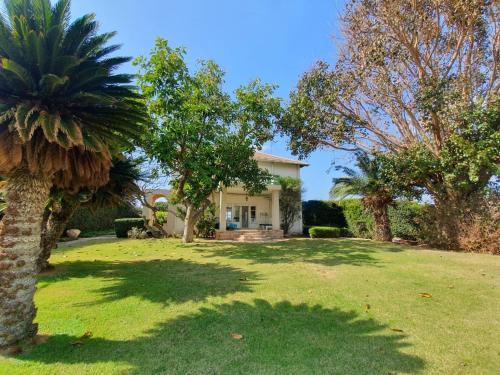 Taman, Beach Front Villa in Nahariya