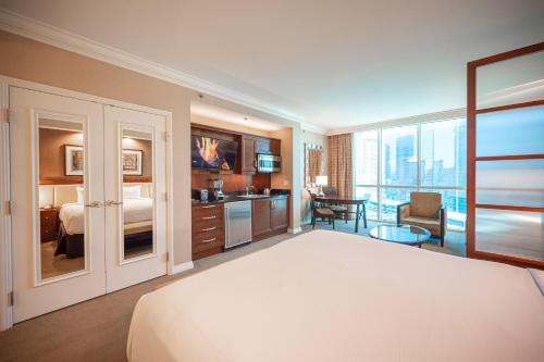 NO RESORT FEES-MGM StripView Adjoining Suites F1 View, Лас-Вегас (фото 7)
