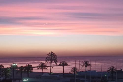 Precioso apartamento con vistas al mar. Piscina., Valencie