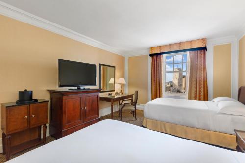 Classic Double Room with Two Double Beds image 6