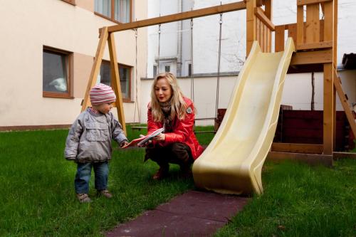 Corvin Plaza Apartments & Suites - image 14