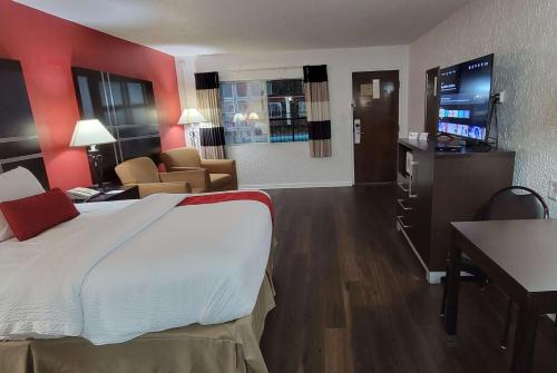 Ramada by Wyndham Mountain Home - main image