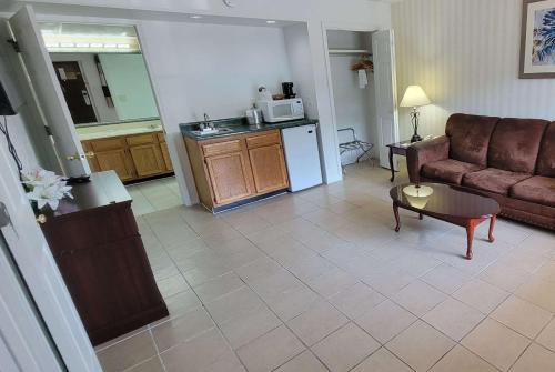 Ramada by Wyndham Mountain Home - image 3