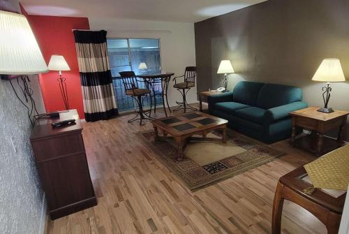 Ramada by Wyndham Mountain Home - image 13