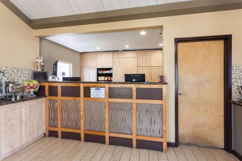 Howard Johnson by Wyndham National City/San Diego South in National City, USA