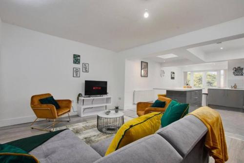 The Stunning Central Rugby Gem - Sleeps 10 - Apartment - Rugby