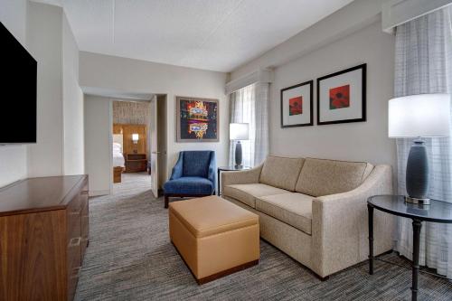 Embassy Suites Detroit Metro Airport - image 6