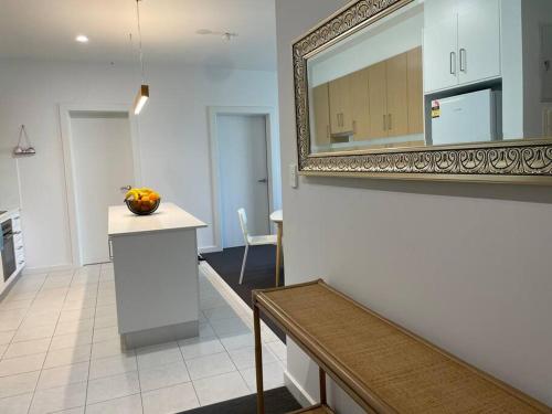 Bejárat, Lightsview 2 BR Apt, Free Parking and WiFi 9 KM from CBD in Clearview