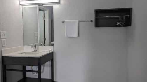 Motel 6-Leominster MA - image 10