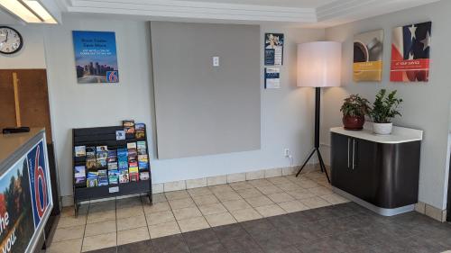大堂, Motel 6 Leominster, MA in 萊明斯特