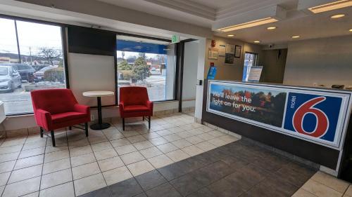 大堂, Motel 6 Leominster, MA in 萊明斯特