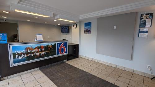 大堂, Motel 6 Leominster, MA in 萊明斯特