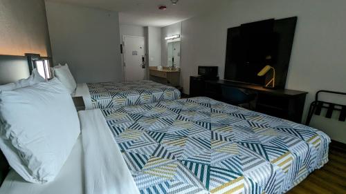 2 double beds