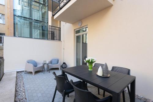 Hidden Art Boutique Residence by Dwellfort Room Type - Deluxe Two Bedroom Apartment with Private Patio Hidden Art Boutique Residence by Dwellfort Room Type - Deluxe Two Bedroom Apartment with Private Patio