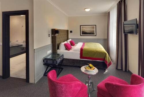 1 queen bed