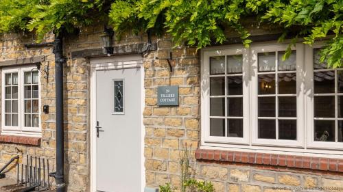 Tillers Cottage - Stone Cottage set in quaint North Yorkshire Village