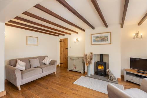 Tillers Cottage - Stone Cottage set in quaint North Yorkshire Village