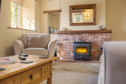 Tillers Cottage - Stone Cottage set in quaint North Yorkshire Village