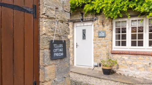 Tillers Cottage - Stone Cottage set in quaint North Yorkshire Village